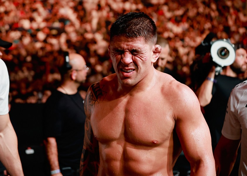Brunno Ferreira leaving the octagon