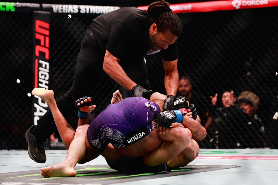 Asu Almabayev applies the Suloev Stretch submission against Charles Johnson during UFC Fight Night Baku on 27 June 2026.